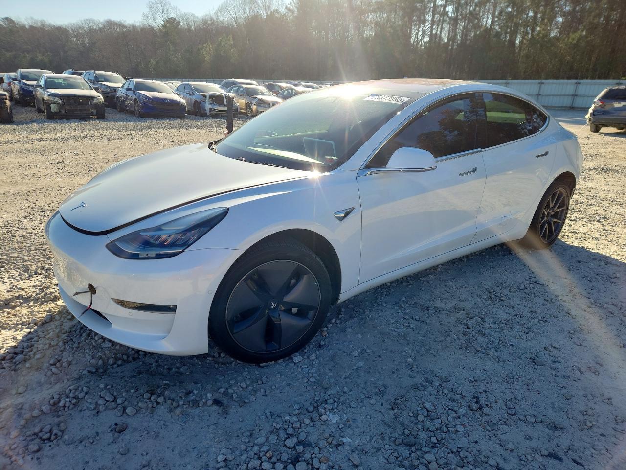 2018 Tesla Model 3 - zdjęcie główne