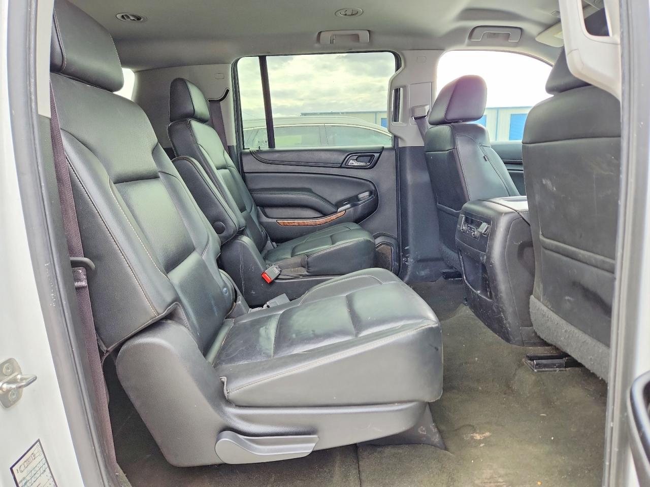 2017 Chevrolet Suburban C1500 Premier - zdjęcie 11