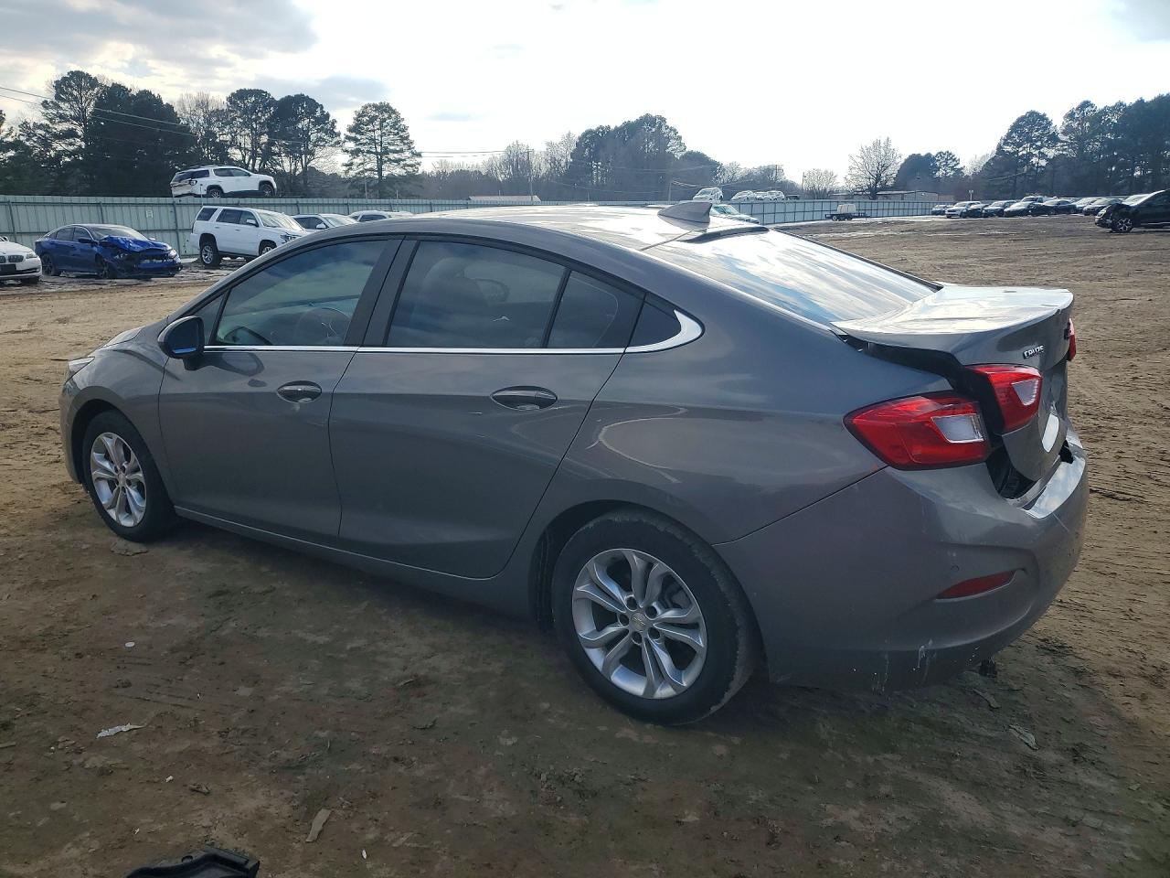 2019 Chevrolet Cruze Lt - zdjęcie 2