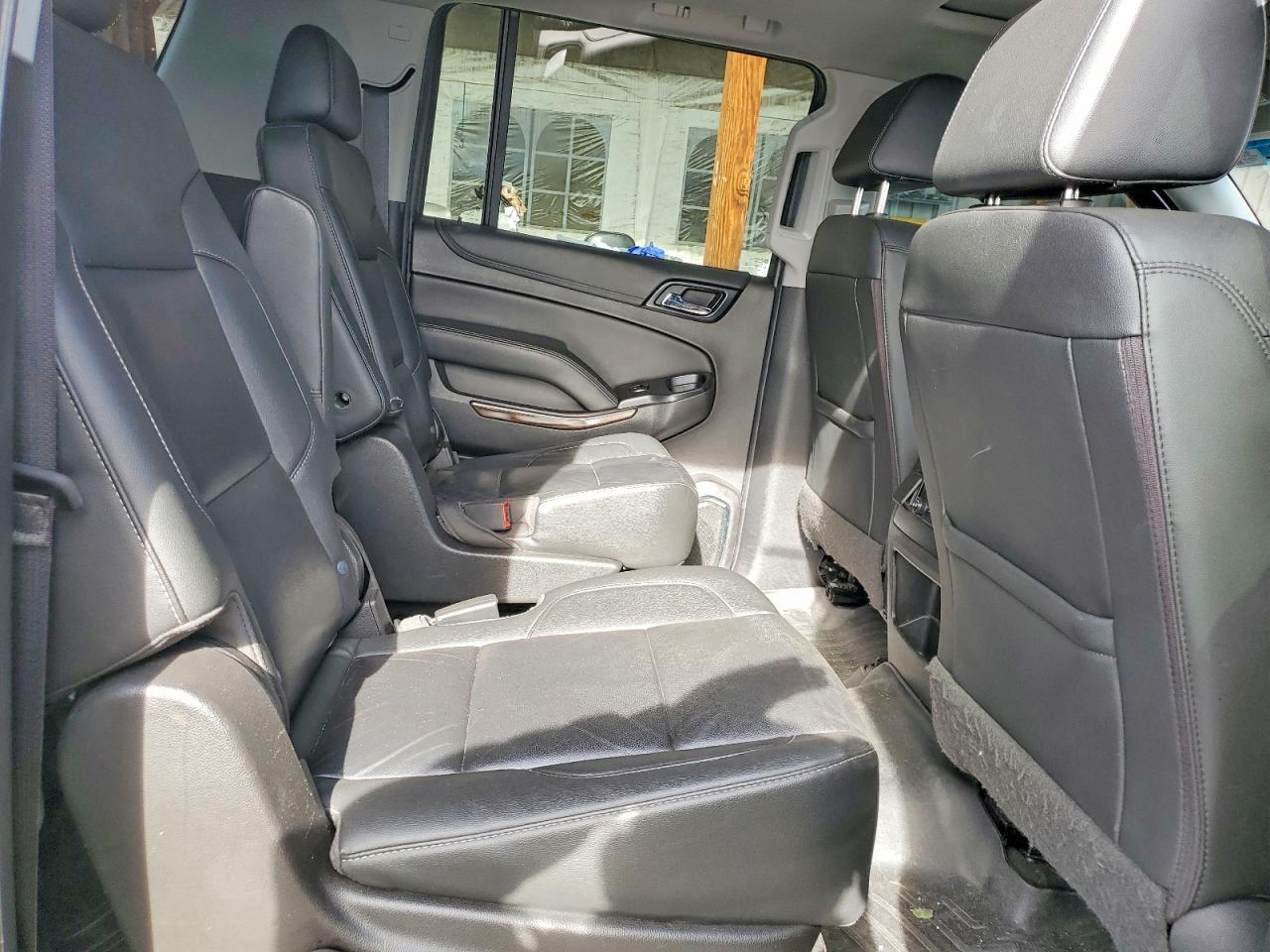 2020 Chevrolet Suburban 1 - zdjęcie 11
