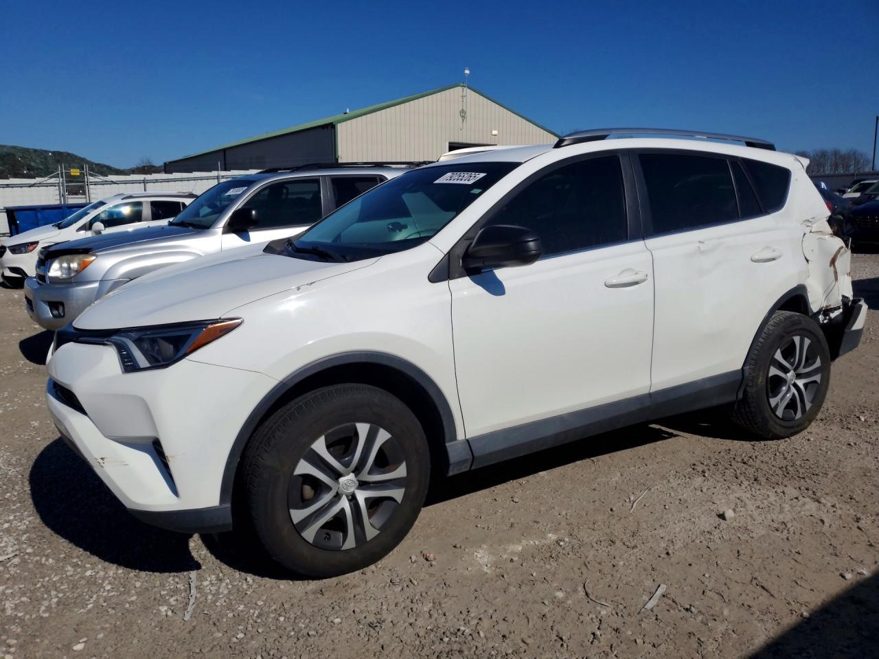 2017 Toyota Rav4 Le - zdjęcie główne