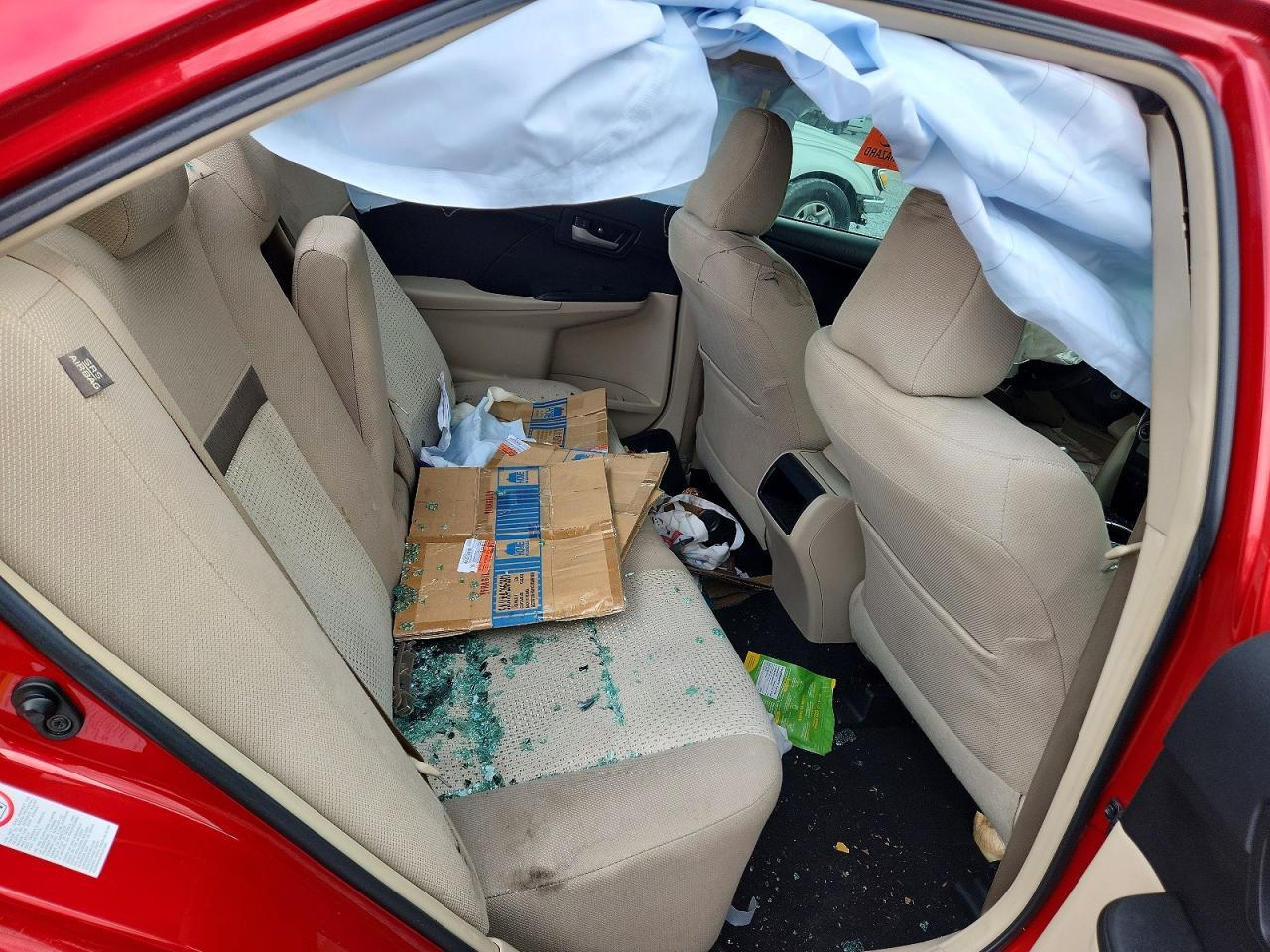 2014 Toyota Camry Le - zdjęcie 10