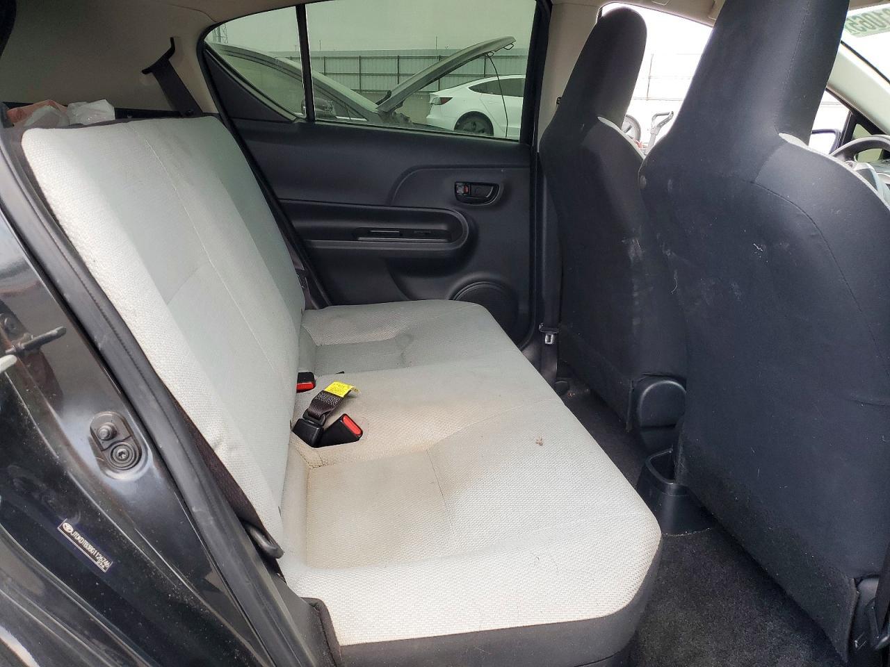 2016 Toyota Prius C - zdjęcie 10