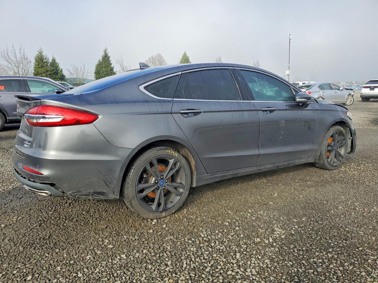 2020 Ford Fusion Titanium - zdjęcie 3