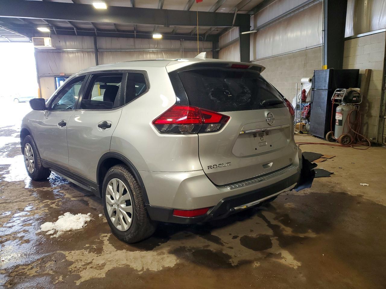 2017 Nissan Rogue S - zdjęcie 2