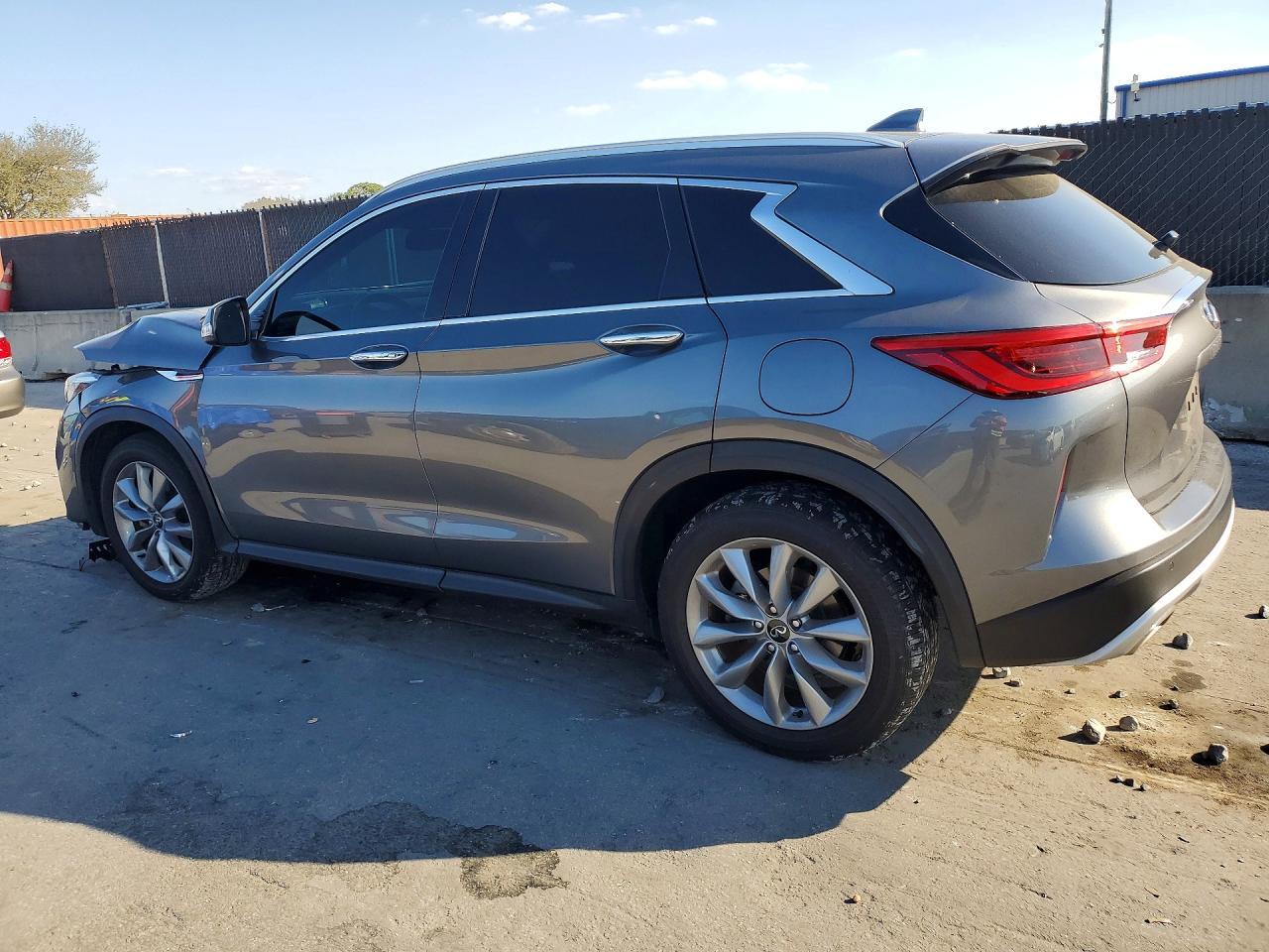 2021 Infiniti Qx50 Luxe - zdjęcie 2