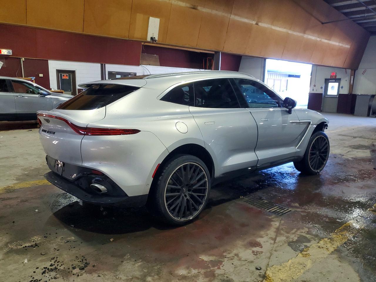2023 Aston Martin Dbx - zdjęcie 3