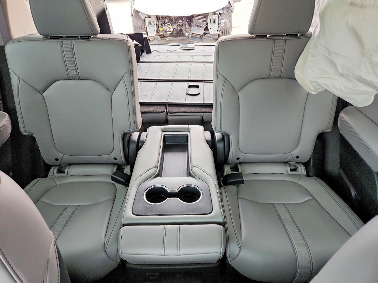 2025 Honda Pilot Touring - zdjęcie 10