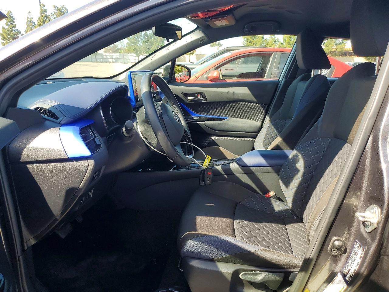 2021 Toyota C-Hr Xle - zdjęcie 7