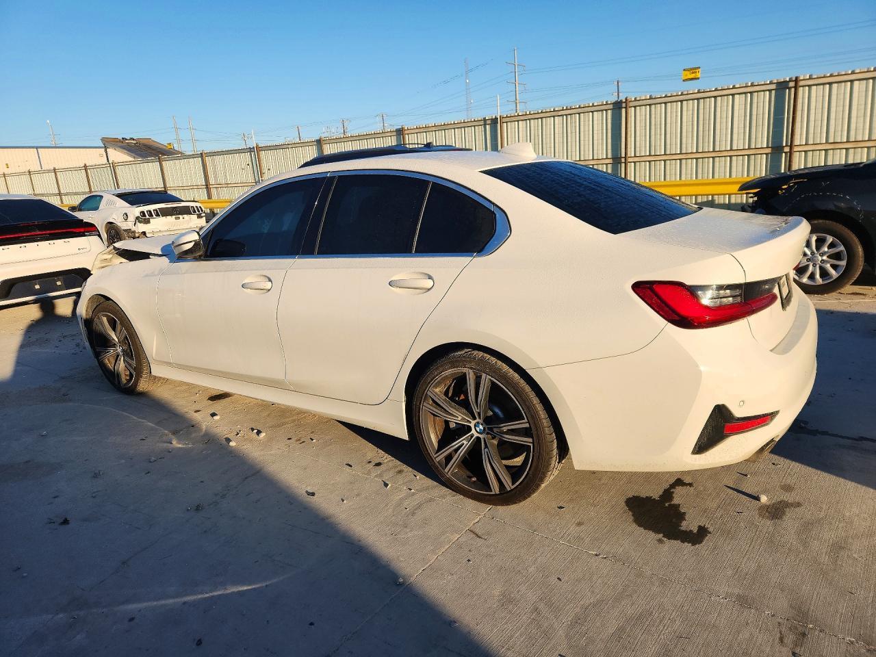 2021 BMW Motorrad 330I - zdjęcie 2