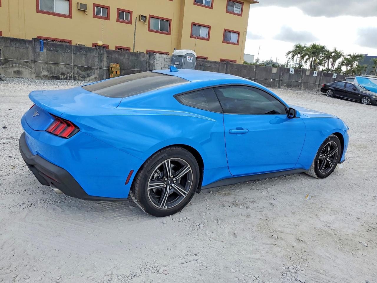 2025 Ford Mustang - zdjęcie 3