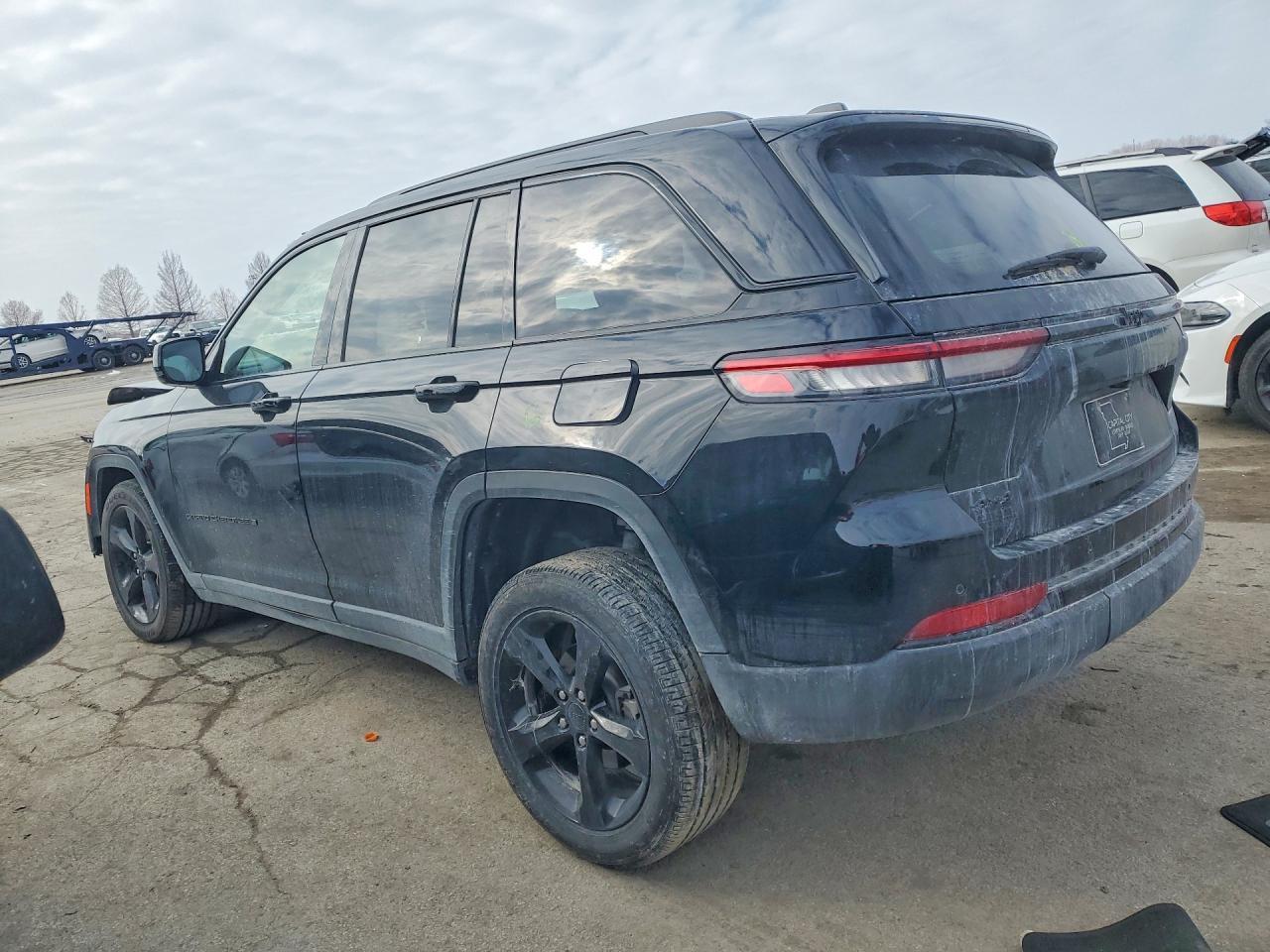 2025 Jeep Grand Cherokee Laredo - zdjęcie 2