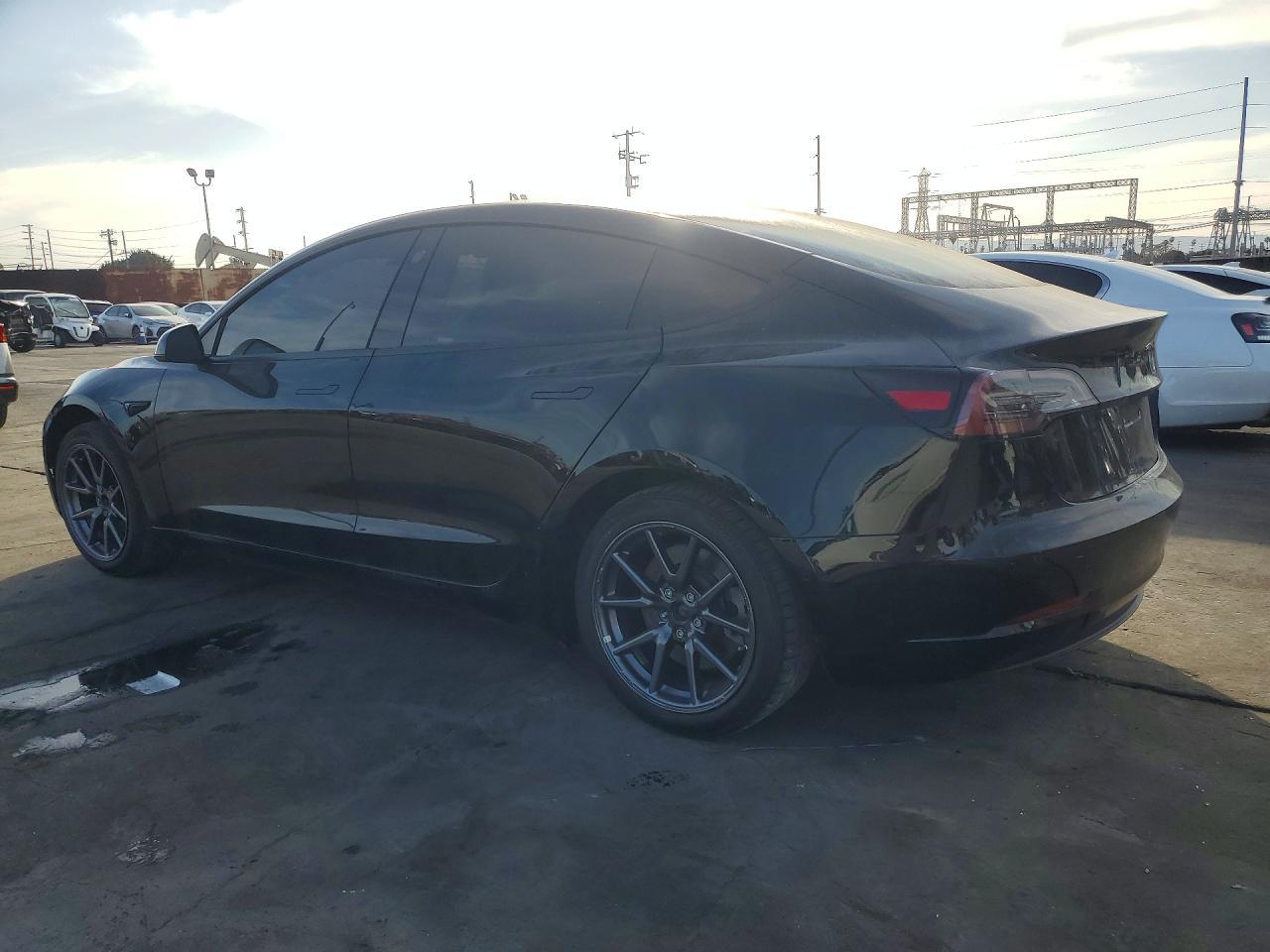 2022 Tesla Model 3 - zdjęcie 2