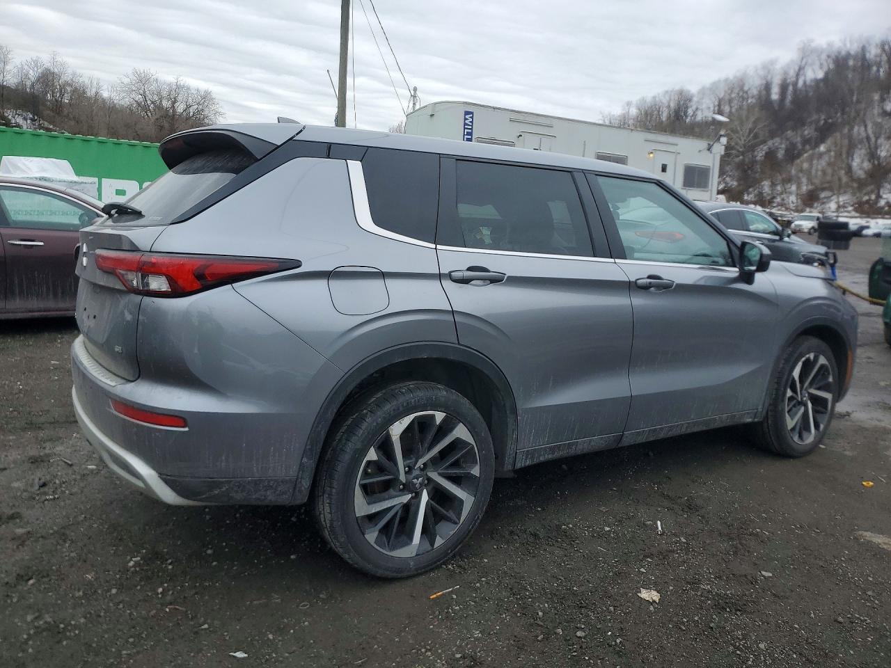 2022 Mitsubishi Outlander Se - zdjęcie 3