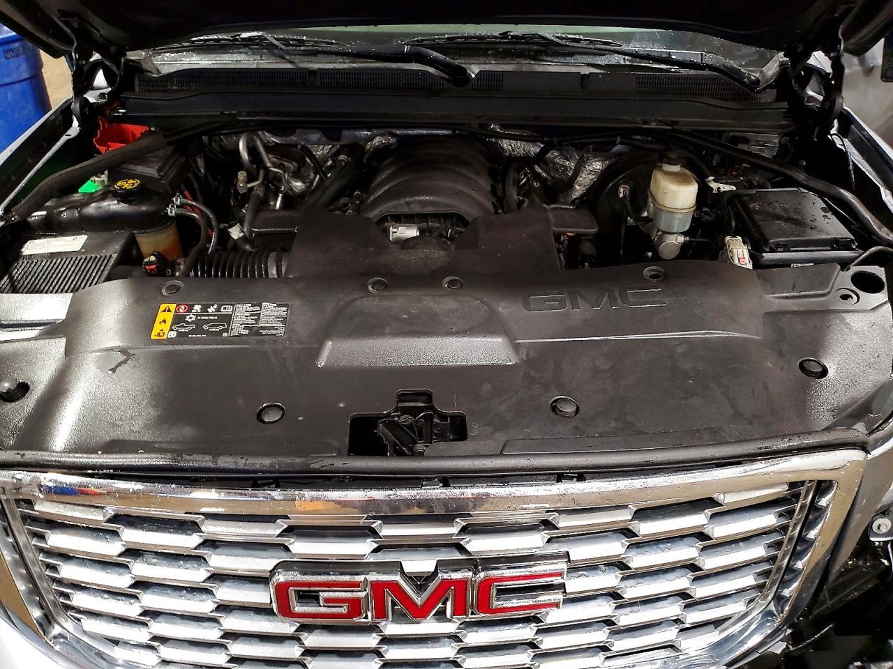 2018 GMC Yukon Denali - zdjęcie 12