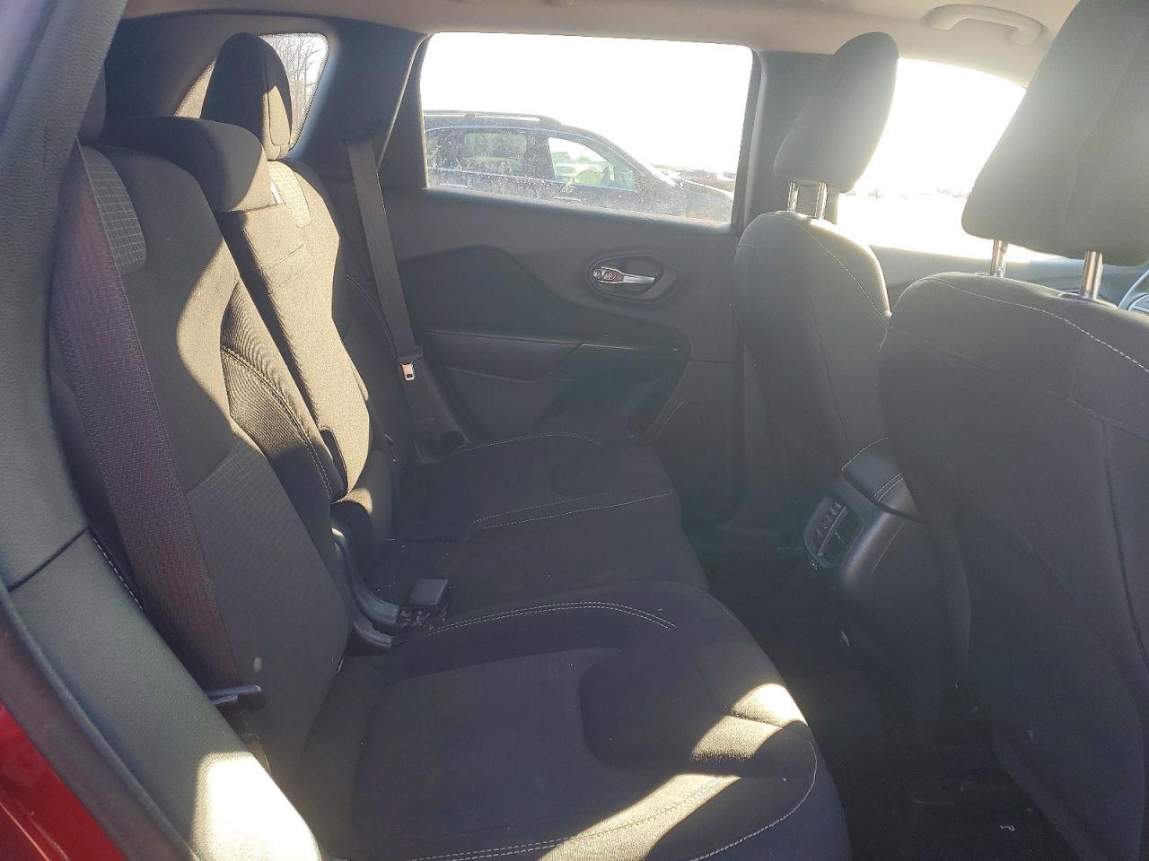 2015 Jeep Cherokee Latitude - zdjęcie 11