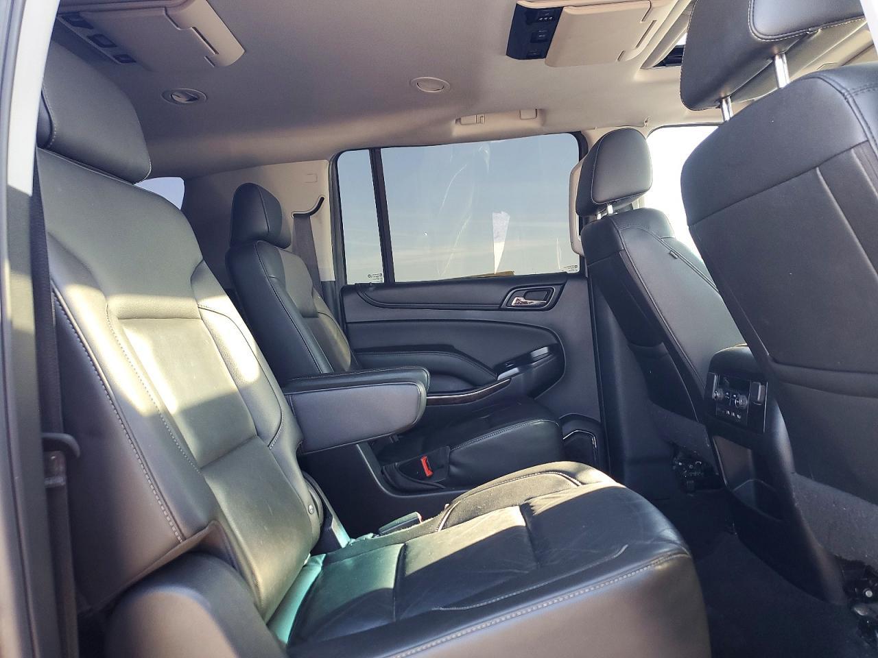 2018 Chevrolet Suburban C1500 Lt - zdjęcie 11
