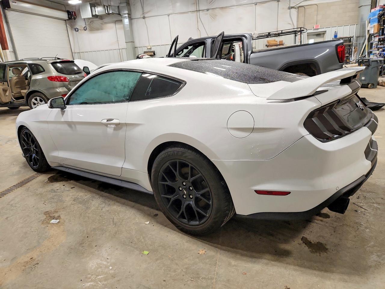 2018 Ford Mustang - zdjęcie 2