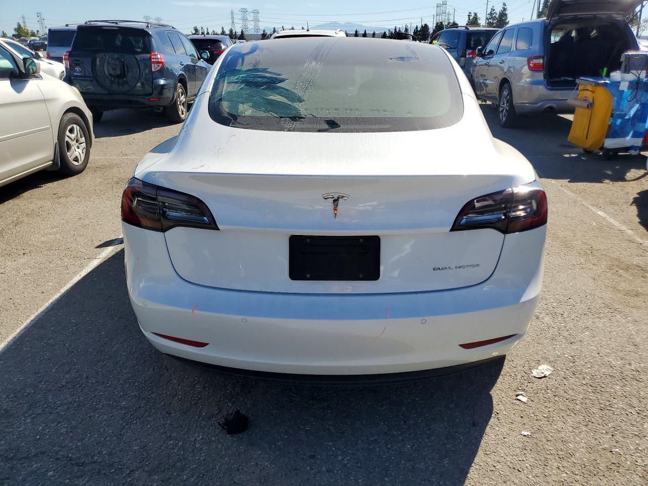 2022 Tesla Model 3 - zdjęcie 6