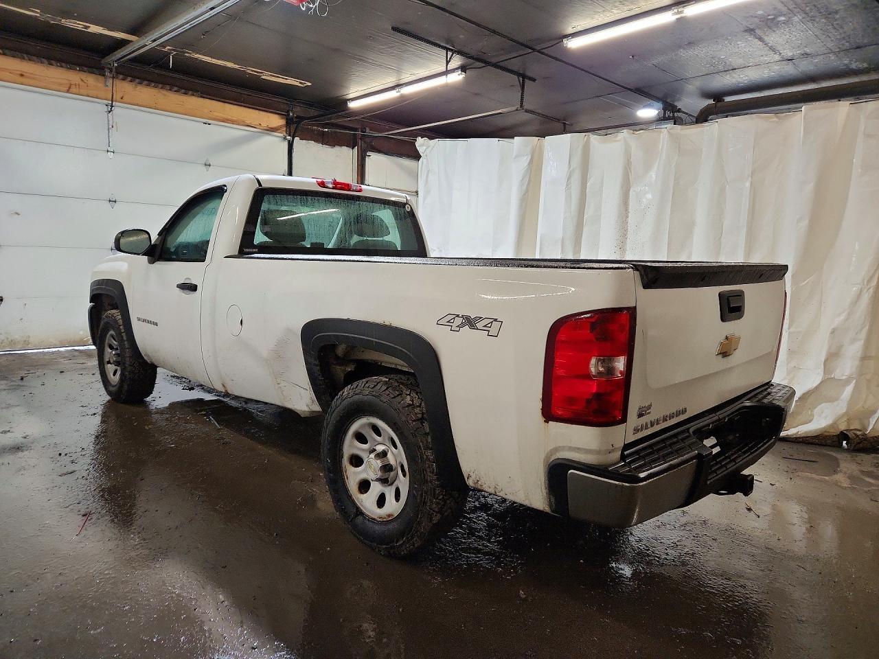 2013 Chevrolet Silverado K1500 - zdjęcie 2