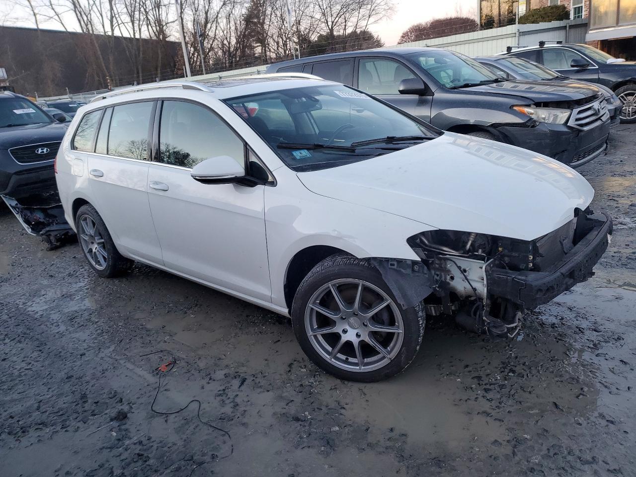 2015 Volkswagen Golf Sportwagen S - zdjęcie 4
