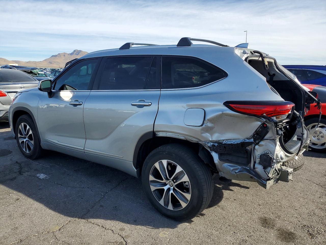 2023 Toyota Highlander Hybrid - zdjęcie 2