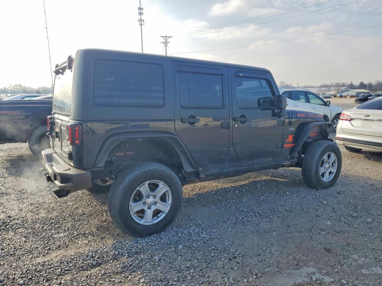 2016 Jeep Wrangler Unlimited Sahara - zdjęcie 3