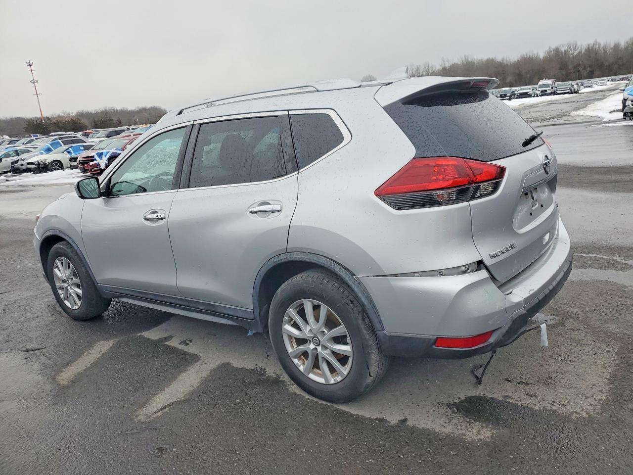2018 Nissan Rogue Sv - zdjęcie 2