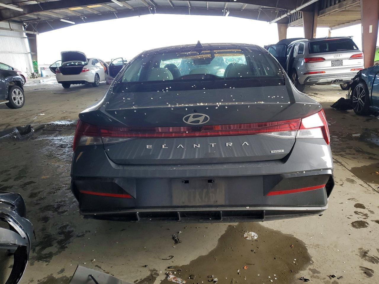 2025 Hyundai Elantra Limited - zdjęcie 6