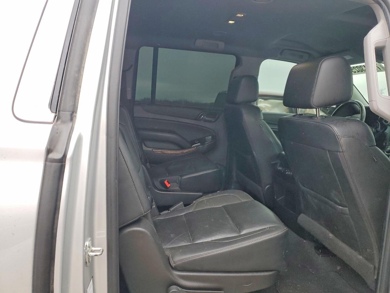 2020 Chevrolet Suburban C1500 Premier - zdjęcie 11