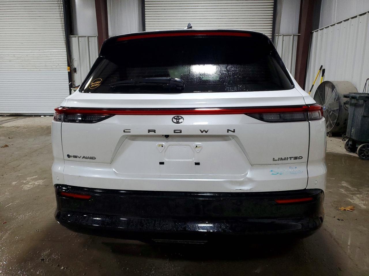 2025 Toyota Crown Signia Limited - zdjęcie 6