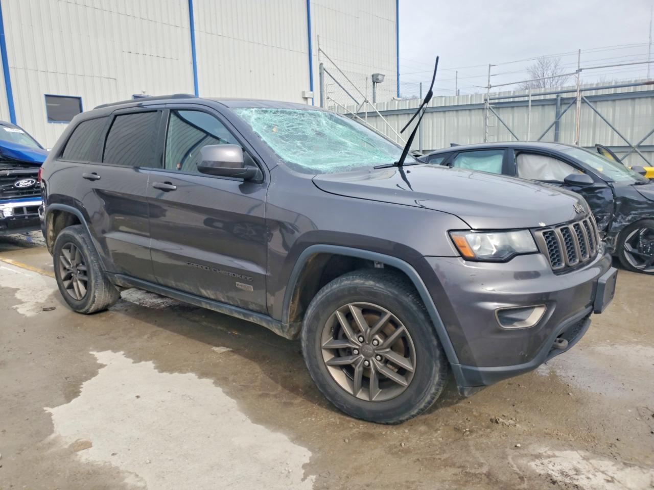 2016 Jeep Grand Cherokee Laredo - zdjęcie 4