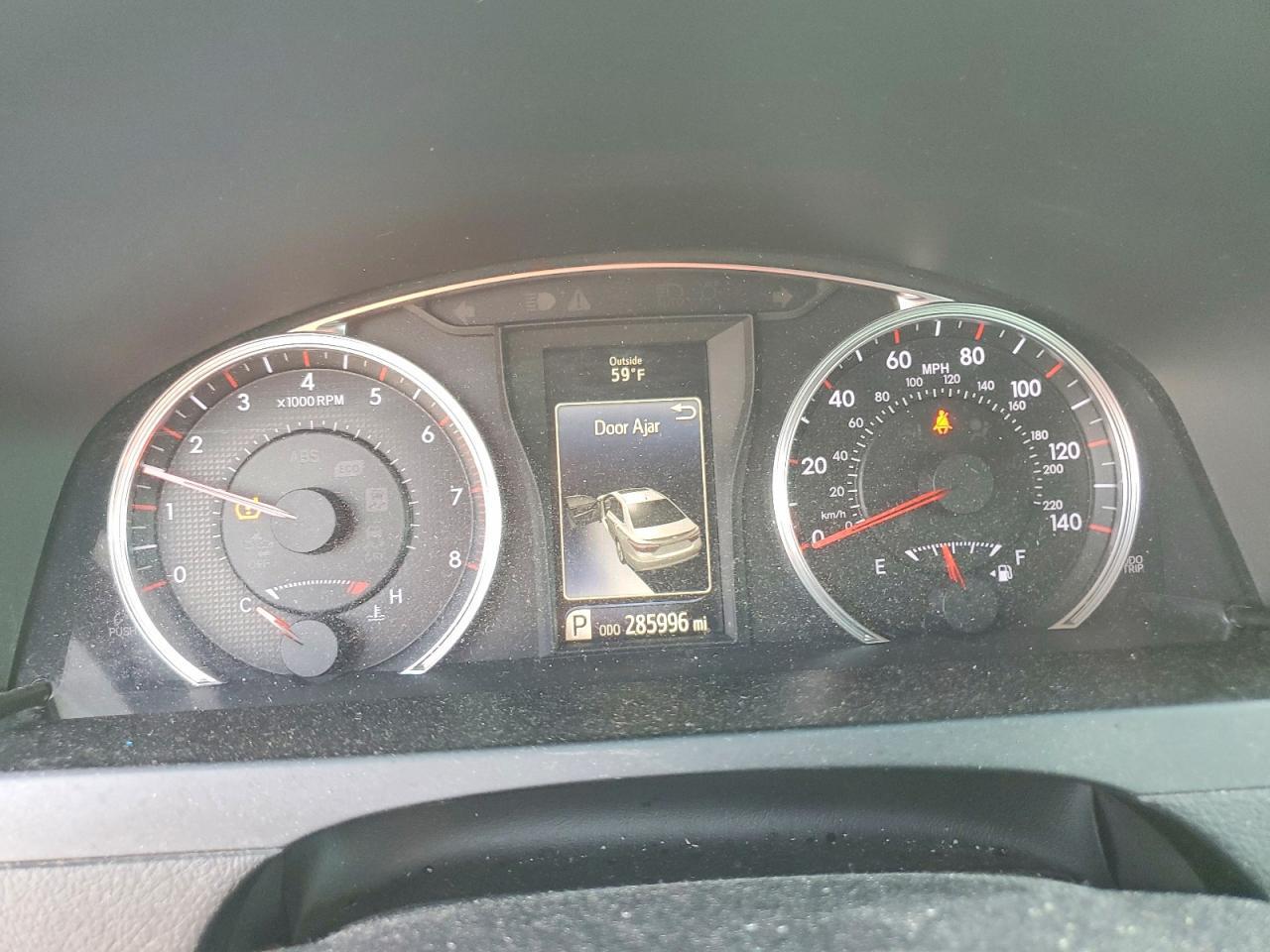 2016 Toyota Camry Le - zdjęcie 9