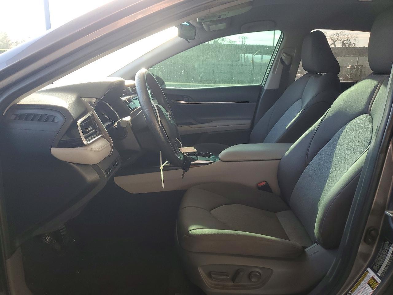 2018 Toyota Camry Le - zdjęcie 7