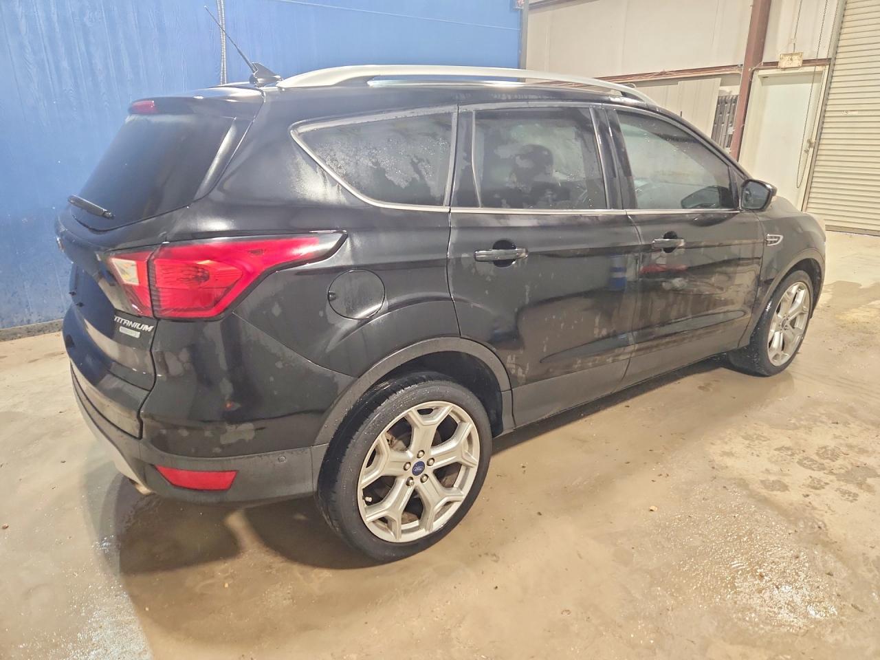 2019 Ford Escape Titanium - zdjęcie 3