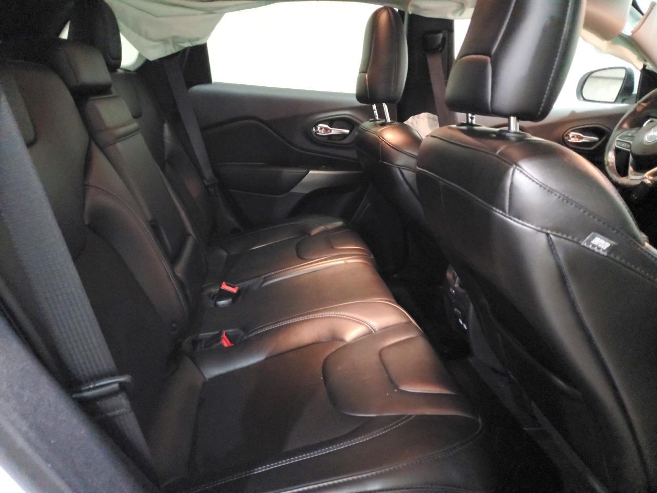 2019 Jeep Cherokee Latitude Plus - zdjęcie 11