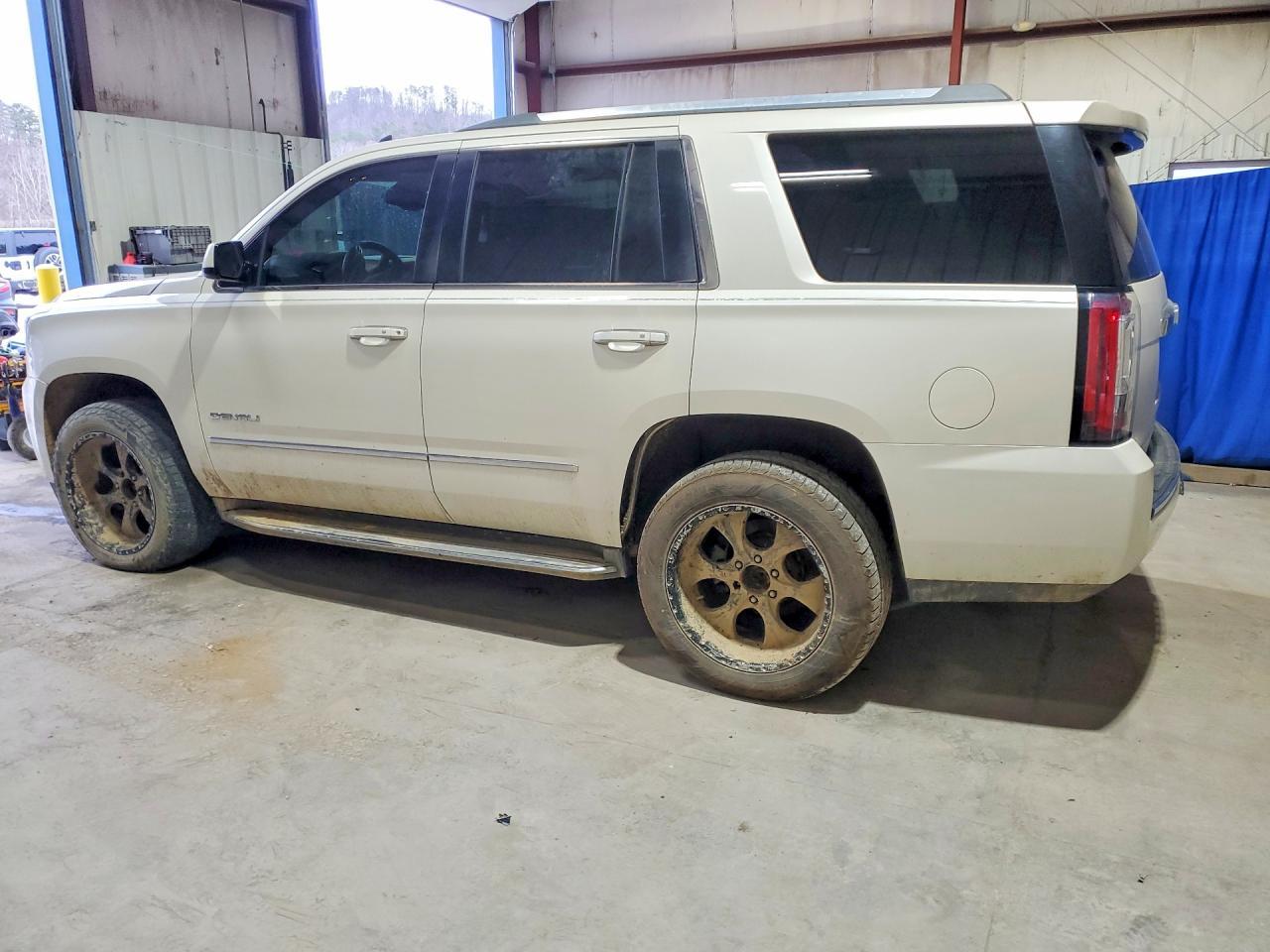 2015 GMC Yukon Denali - zdjęcie 2