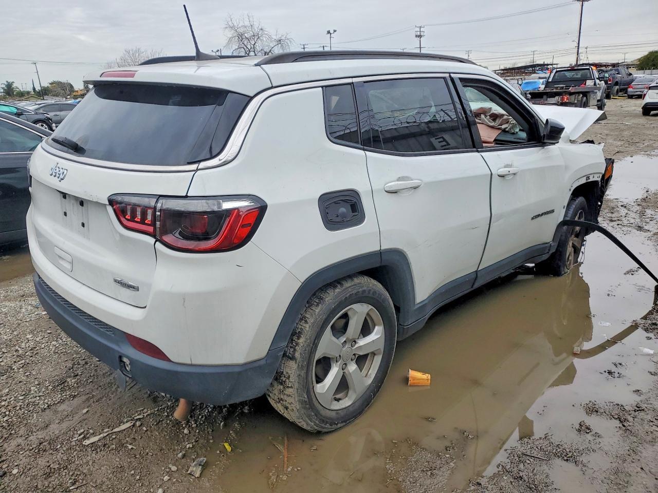 2022 Jeep Compass Latitude - zdjęcie 3
