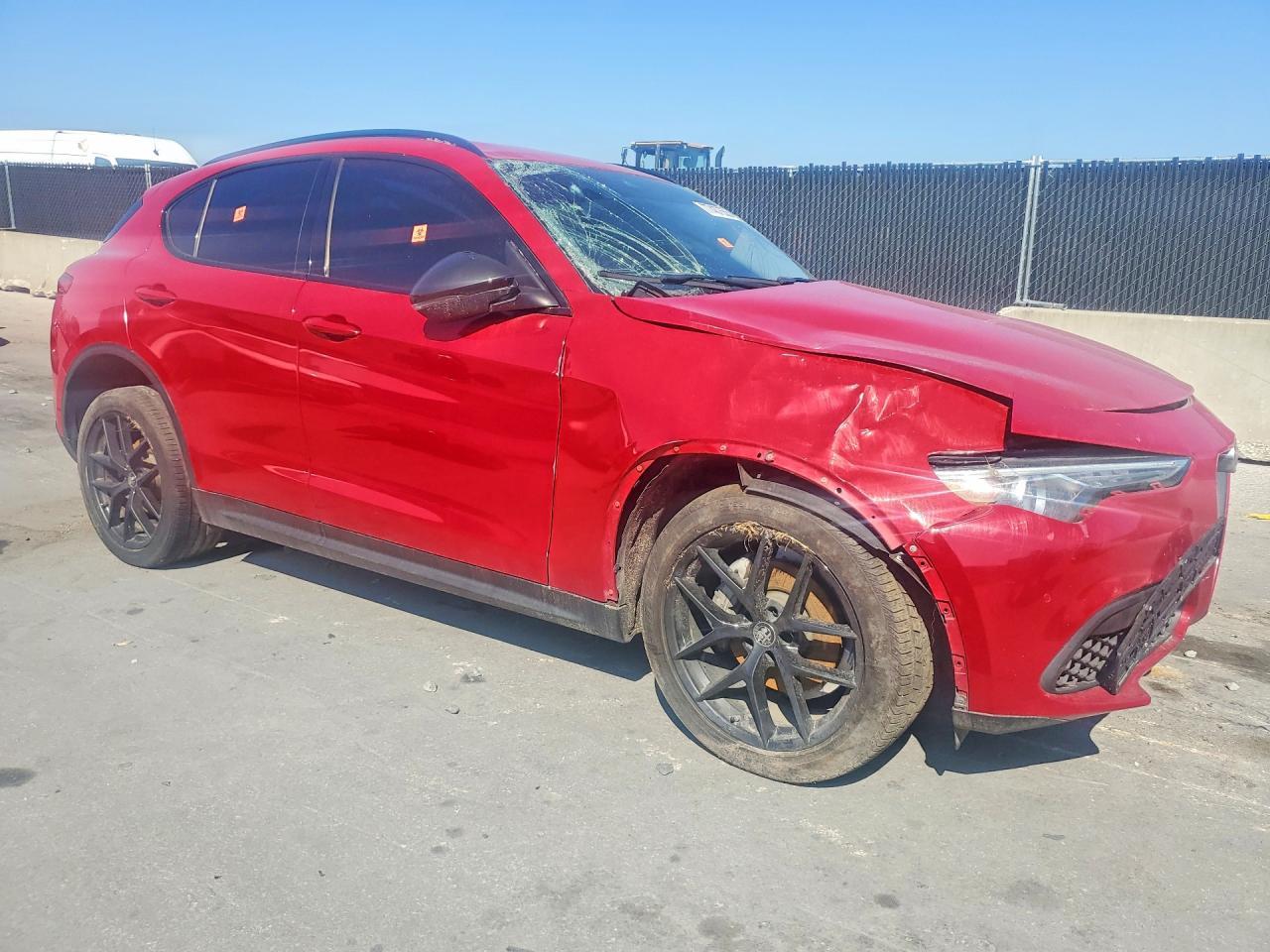 2021 Alfa Romeo Stelvio Sport - zdjęcie 4
