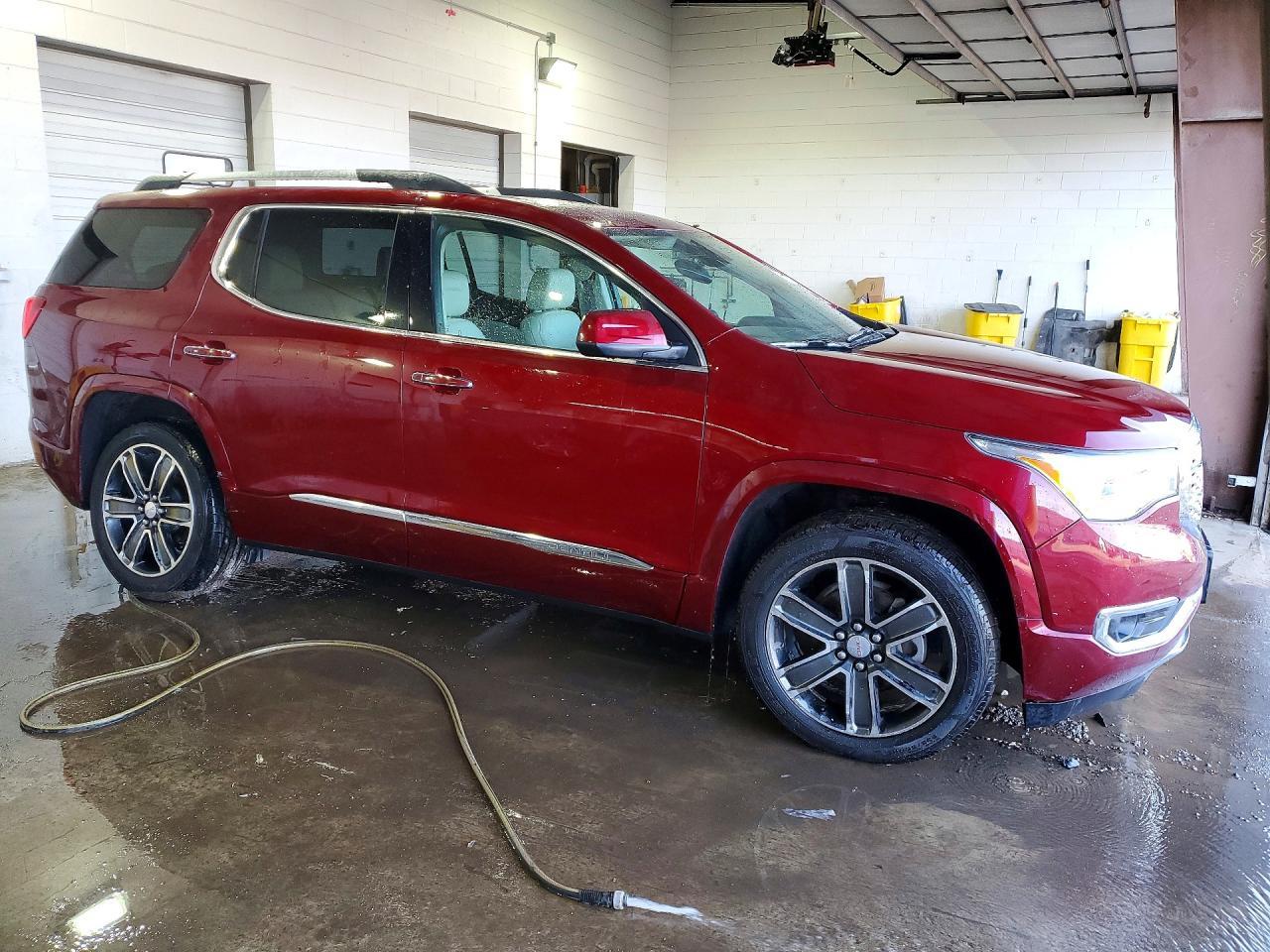 2017 GMC Acadia Denali - zdjęcie 4