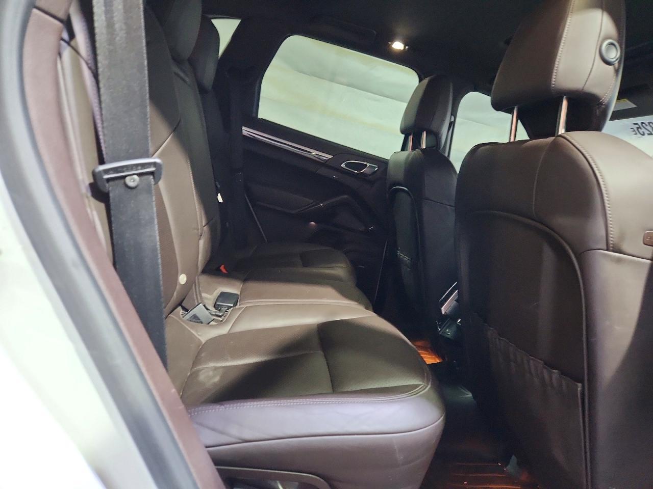 2014 Porsche Cayenne - zdjęcie 11