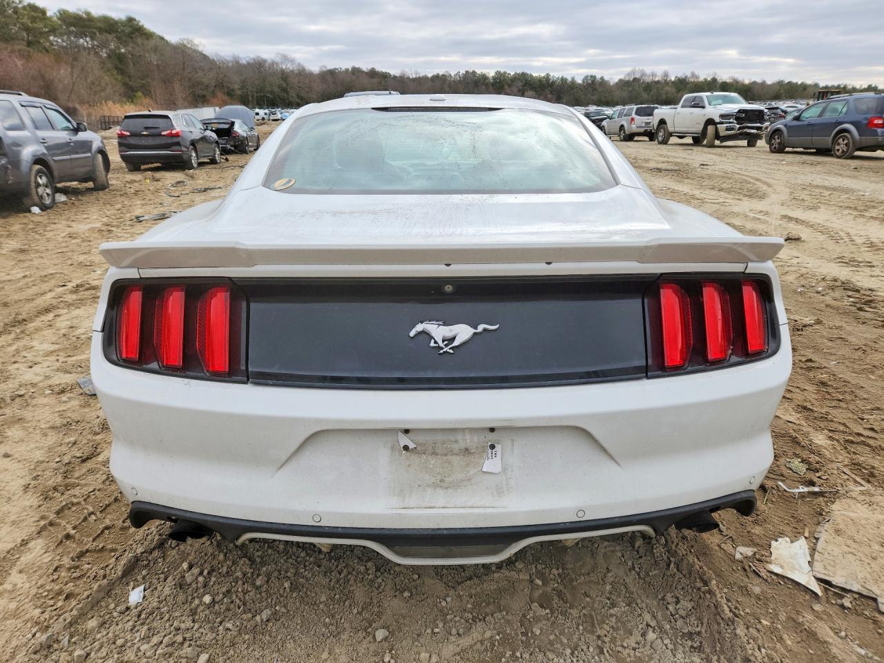 2015 Ford Mustang - zdjęcie 6