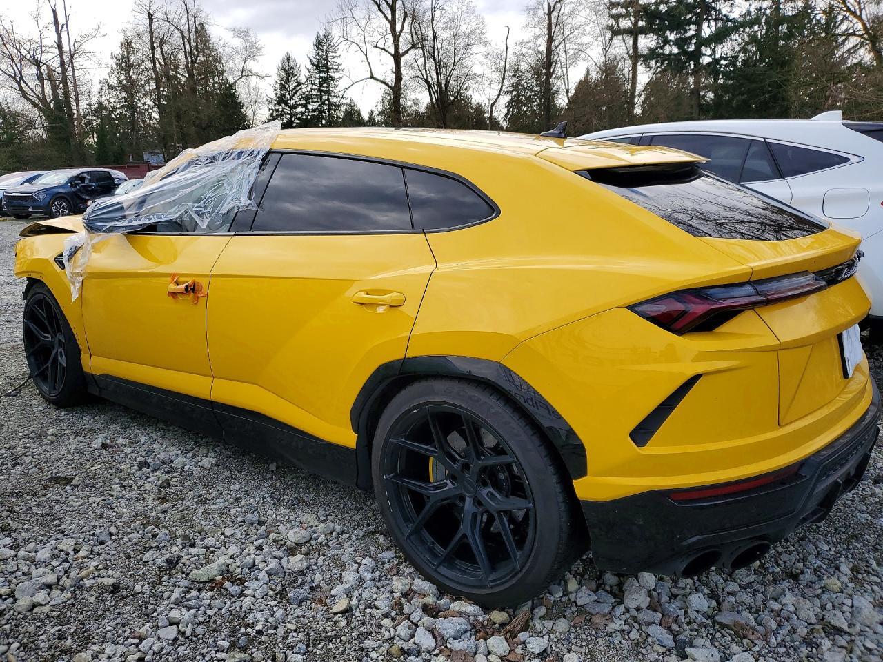 2022 Lamborghini Urus - zdjęcie 2