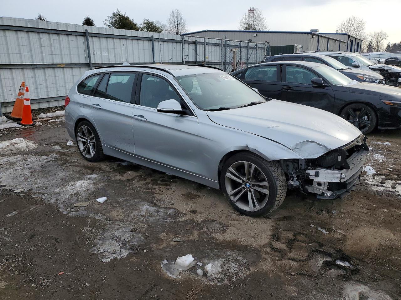 2017 BMW 330 Xi - zdjęcie 4