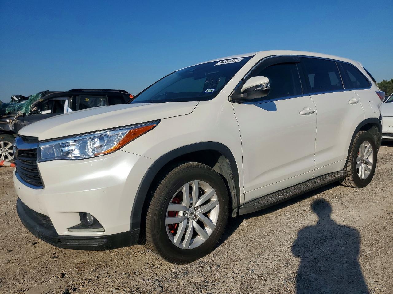 2015 Toyota Highlander Le - zdjęcie główne