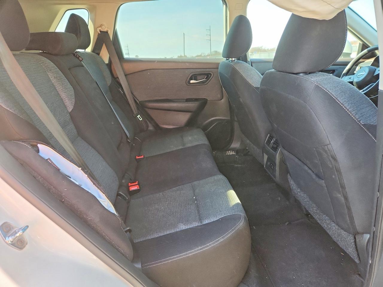 2023 Nissan Rogue Sv - zdjęcie 11