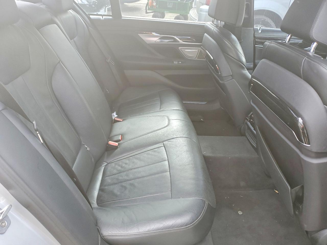 2019 BMW 740 I - zdjęcie 10