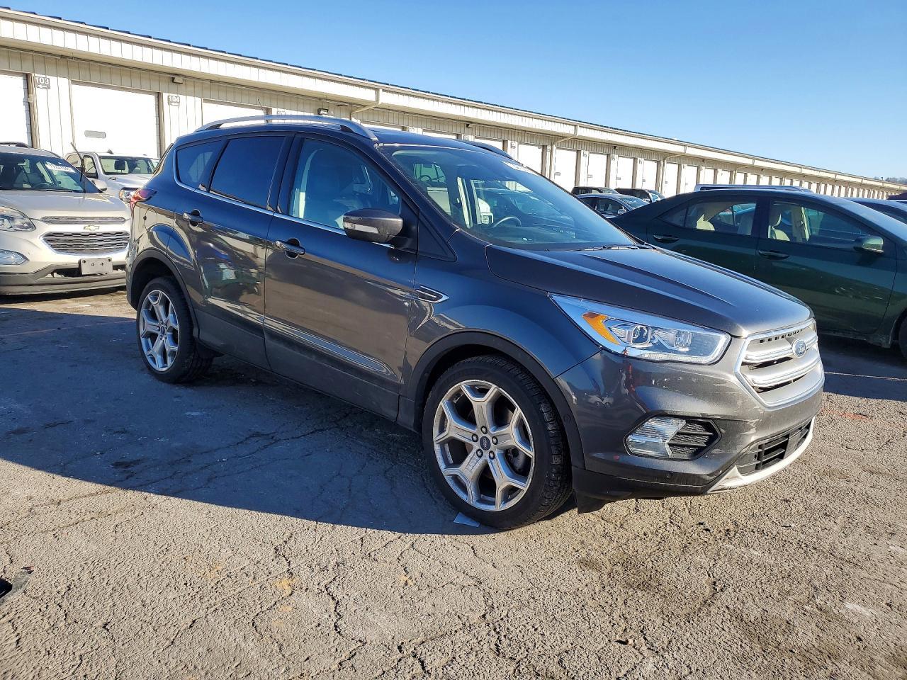 2019 Ford Escape Titanium - zdjęcie 4