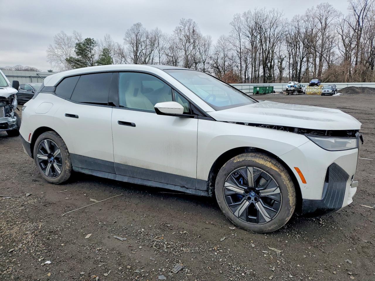 2023 BMW Ix xDrive50 - zdjęcie 4