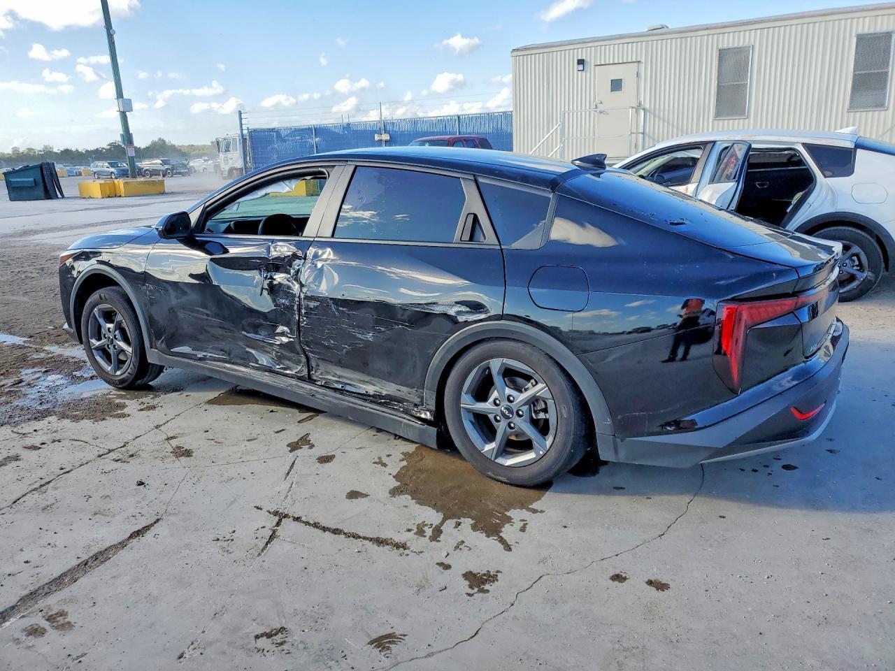 2025 Kia K4 Lxs - zdjęcie 2